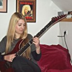 Bulatovic Éva gitáros